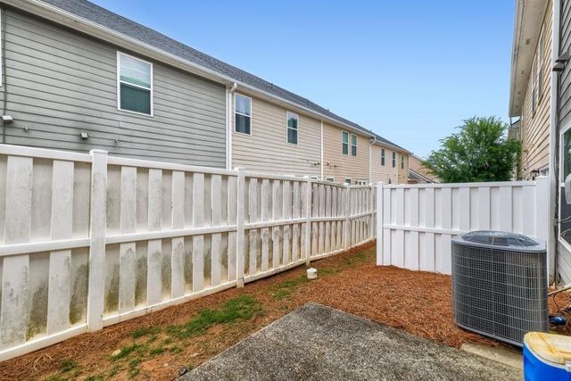 1725 Oakbrook Lane NW, Kennesaw, GA 30152