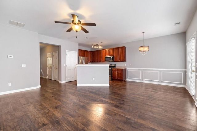 1725 Oakbrook Lane NW, Kennesaw, GA 30152
