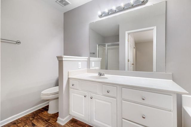 1725 Oakbrook Lane NW, Kennesaw, GA 30152