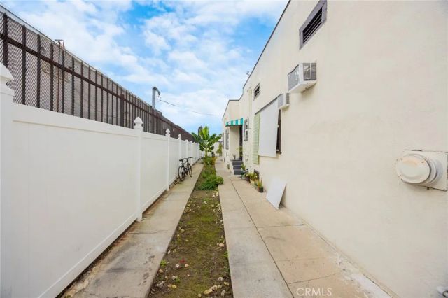 4019 S Van Ness Avenue, Los Angeles, CA 90062