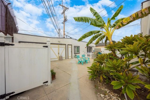 4019 S Van Ness Avenue, Los Angeles, CA 90062