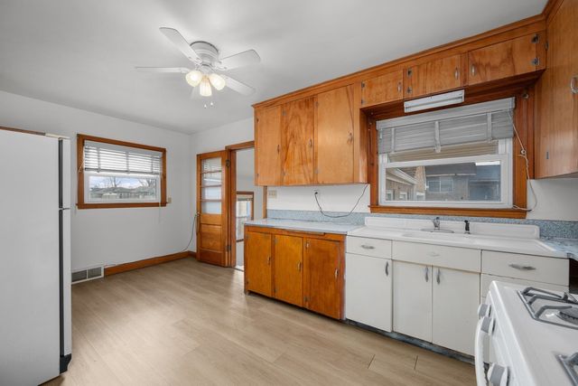 3049 38th Street, Rock Island, IL 61201