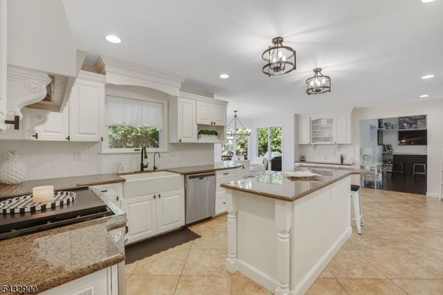 6 Kristen Ct, Wayne Twp., NJ 07470