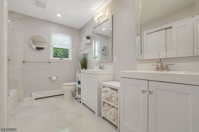 6 Kristen Ct, Wayne Twp., NJ 07470