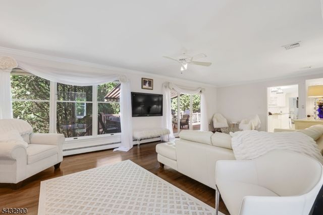 6 Kristen Ct, Wayne Twp., NJ 07470