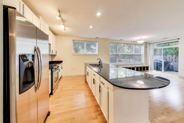 2235 W Maypole Avenue 101, Chicago, IL 60612