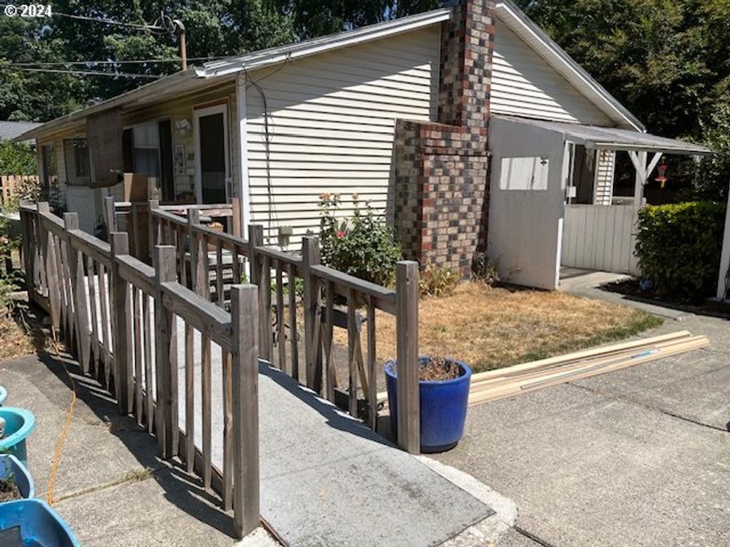 512 S HOWARD St, Newberg, OR 97132