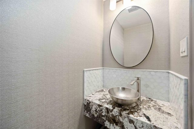470 N Post Oak Lane 470, Houston, TX 77024