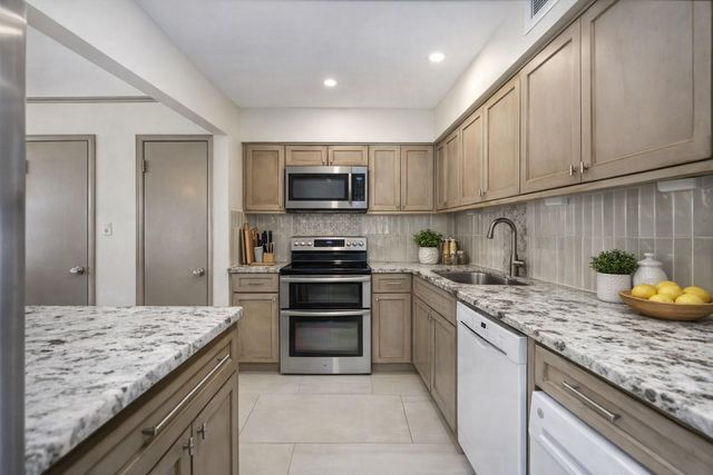 470 N Post Oak Lane 470, Houston, TX 77024