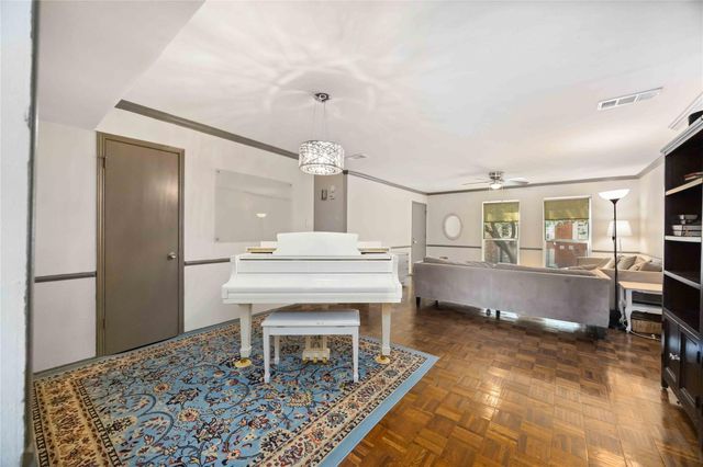 470 N Post Oak Lane 470, Houston, TX 77024