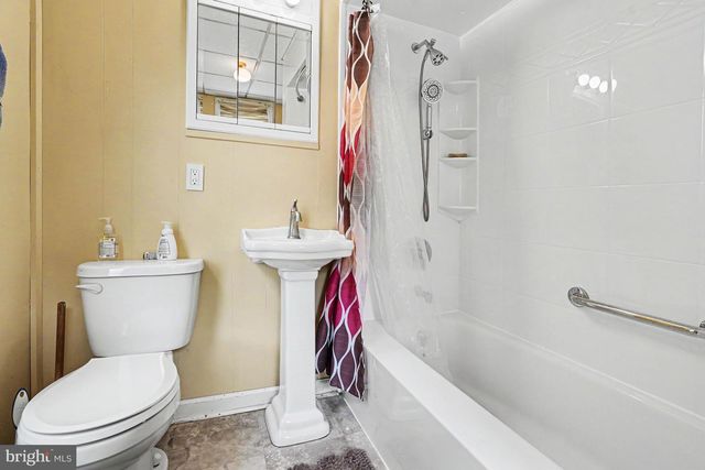 104 MILLERS LN, Harrisburg, PA 17110