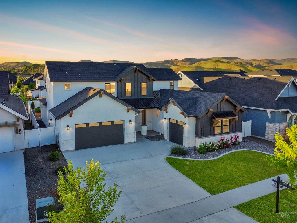8352 W Brooks Dr, Boise, ID 83714