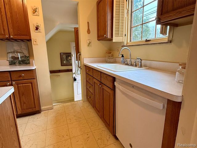 9900 Cranston Street, Livonia, MI 48150