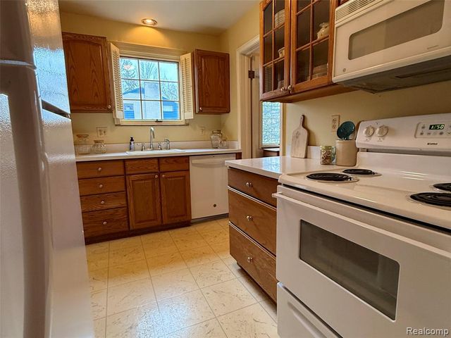 9900 Cranston Street, Livonia, MI 48150