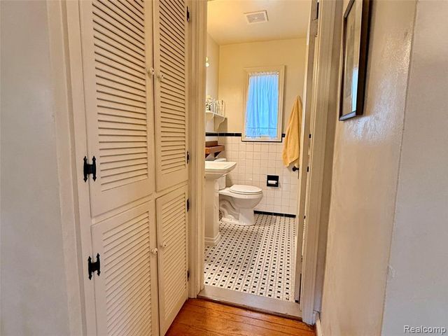 9900 Cranston Street, Livonia, MI 48150