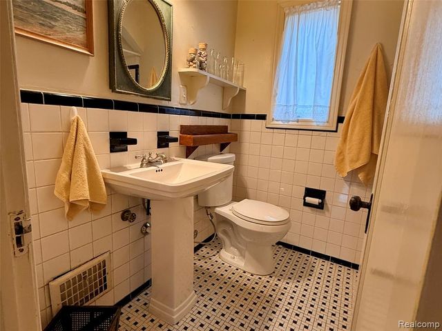 9900 Cranston Street, Livonia, MI 48150