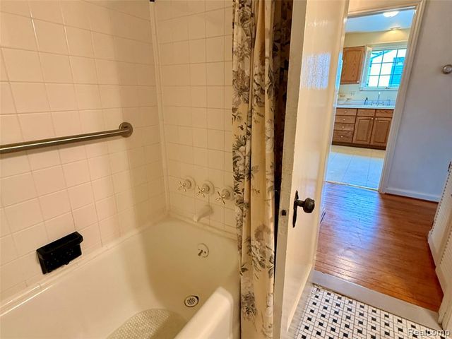 9900 Cranston Street, Livonia, MI 48150