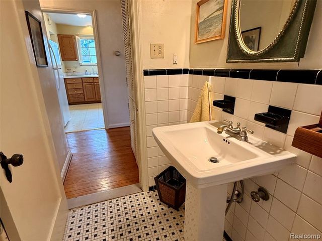 9900 Cranston Street, Livonia, MI 48150