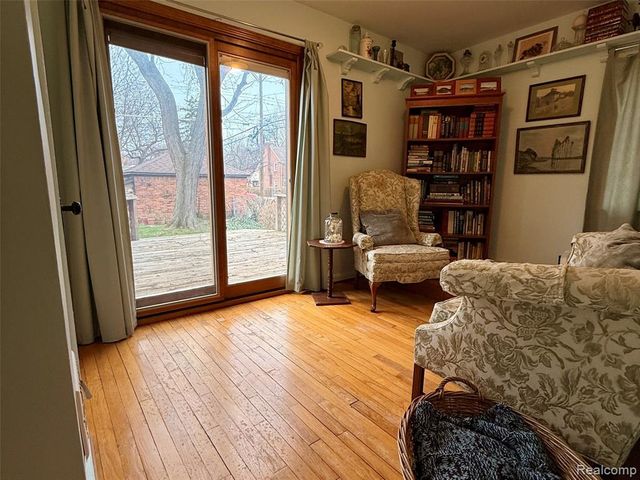 9900 Cranston Street, Livonia, MI 48150