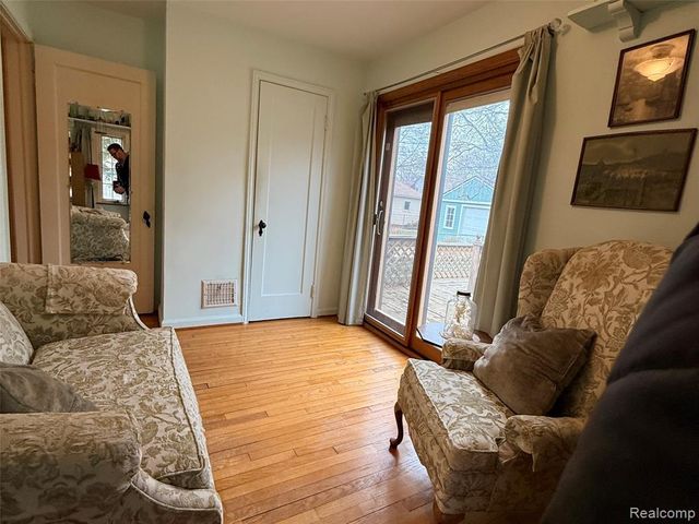 9900 Cranston Street, Livonia, MI 48150