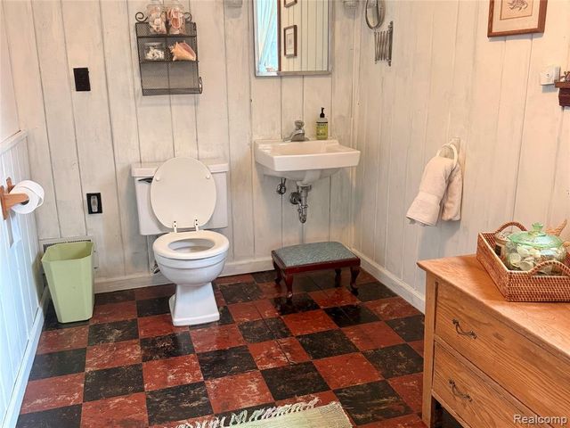 9900 Cranston Street, Livonia, MI 48150