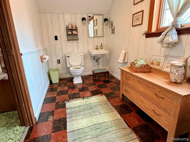 9900 Cranston Street, Livonia, MI 48150