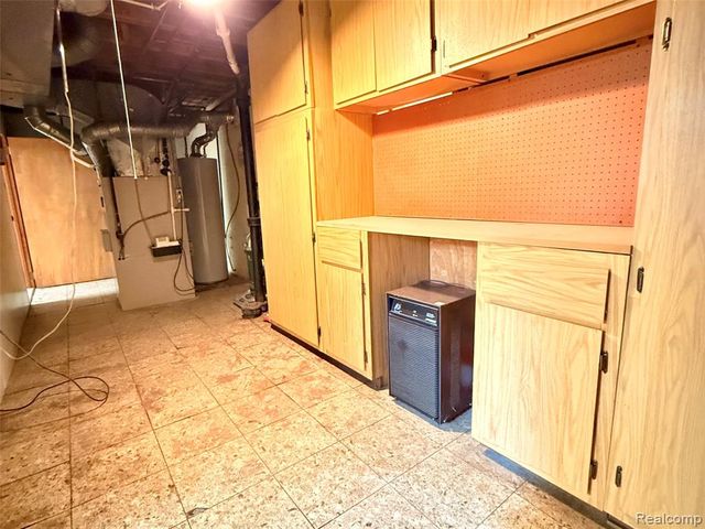 9900 Cranston Street, Livonia, MI 48150