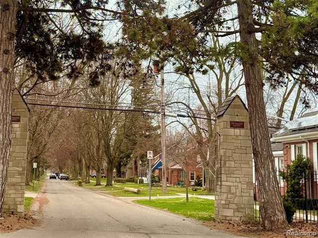 9900 Cranston Street, Livonia, MI 48150