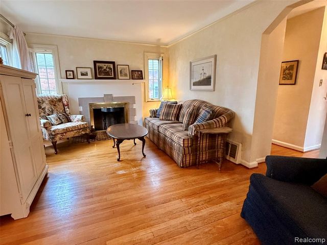 9900 Cranston Street, Livonia, MI 48150