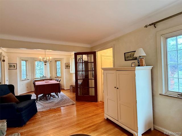 9900 Cranston Street, Livonia, MI 48150