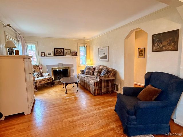 9900 Cranston Street, Livonia, MI 48150