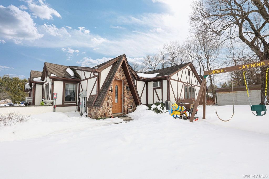 4 Lambros Drive, Monroe, NY 10950