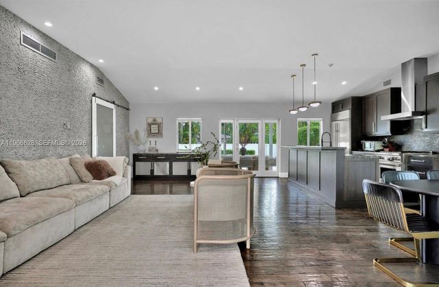 1050 Jefferson St, Hollywood, FL 33019