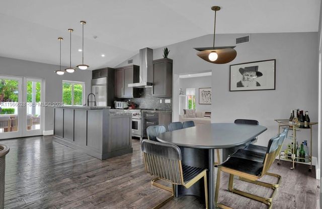 1050 Jefferson St, Hollywood, FL 33019