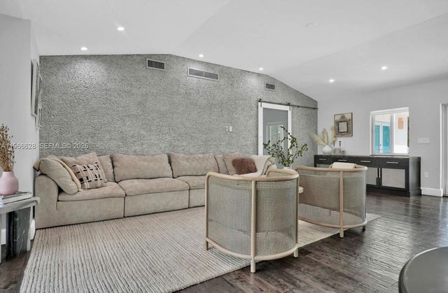 1050 Jefferson St, Hollywood, FL 33019