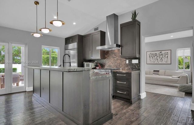 1050 Jefferson St, Hollywood, FL 33019