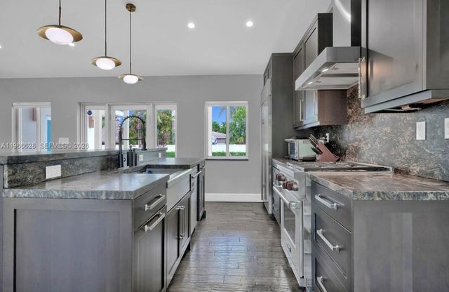 1050 Jefferson St, Hollywood, FL 33019