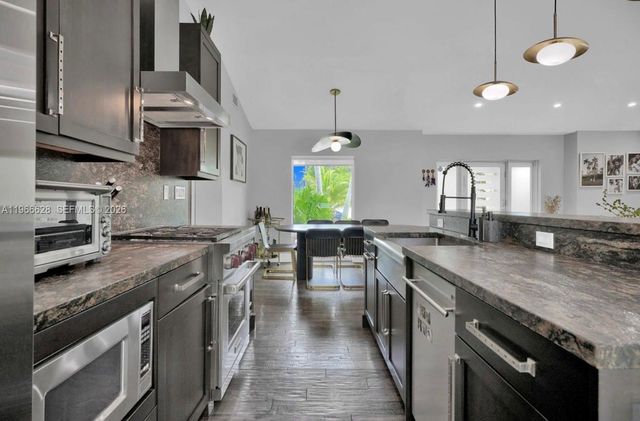 1050 Jefferson St, Hollywood, FL 33019