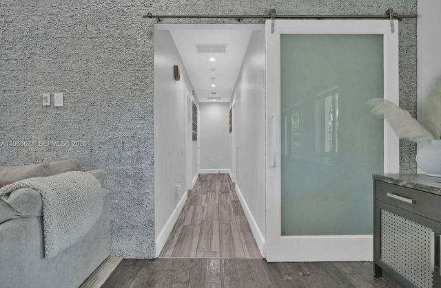 1050 Jefferson St, Hollywood, FL 33019