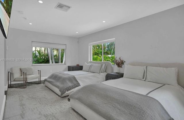 1050 Jefferson St, Hollywood, FL 33019