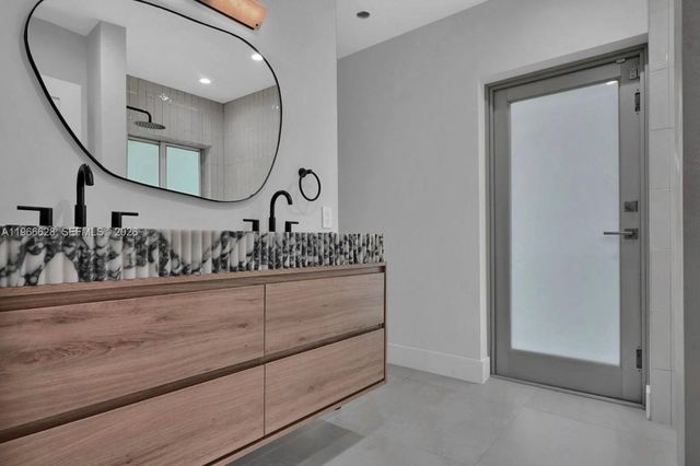 1050 Jefferson St, Hollywood, FL 33019