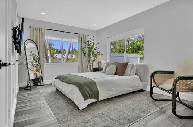 1050 Jefferson St, Hollywood, FL 33019