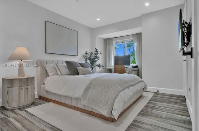 1050 Jefferson St, Hollywood, FL 33019