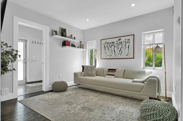 1050 Jefferson St, Hollywood, FL 33019