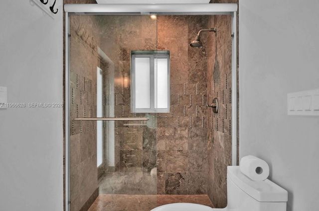 1050 Jefferson St, Hollywood, FL 33019