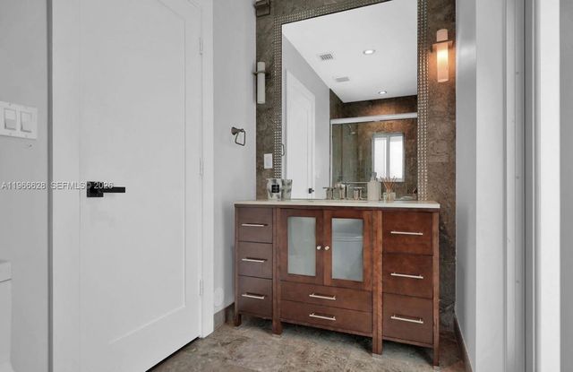 1050 Jefferson St, Hollywood, FL 33019