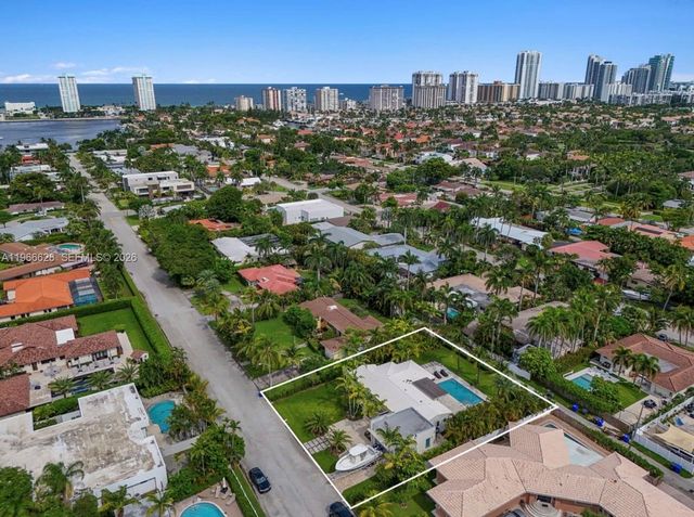 1050 Jefferson St, Hollywood, FL 33019