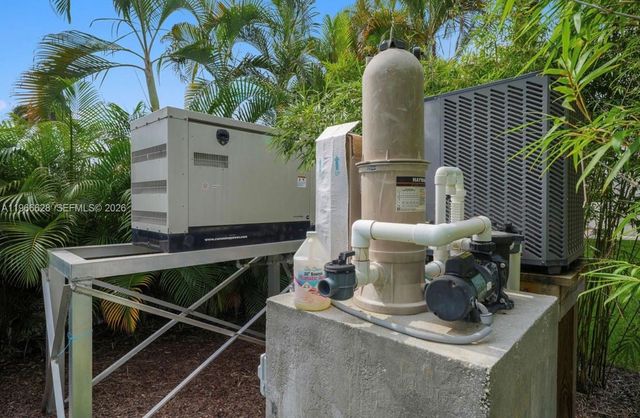 1050 Jefferson St, Hollywood, FL 33019