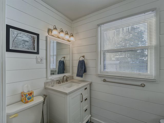 102 McConkey Ave, Barboursville, WV 25504