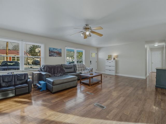 102 McConkey Ave, Barboursville, WV 25504